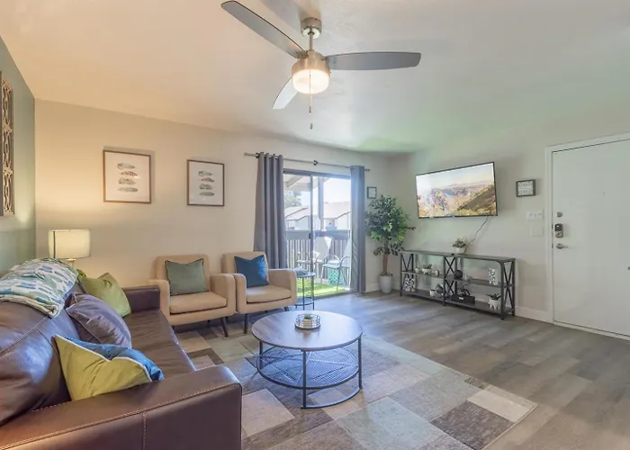 Free Parking King Bed Walk To Dining & Shops