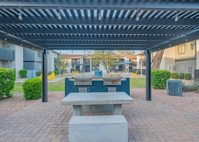 Free Parking King Bed Walk To Dining & Shops Apartment